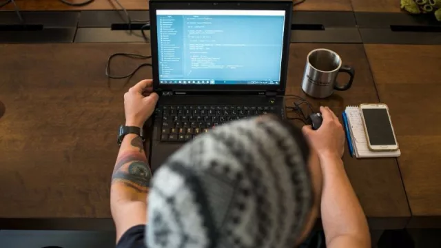 Nunca es tarde cuando la dicha es buena: Plataforma 5 dicta cursos de Salesforce (prometen rápida inserción y sueldos en US$)