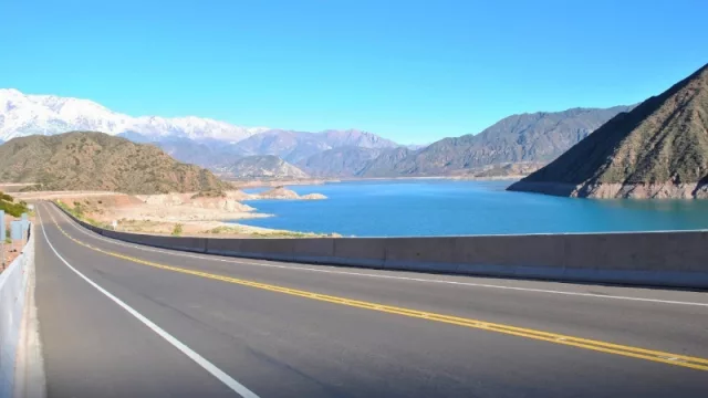 MendoTravel es la segunda empresa que firma contrato para el desarrollo integral del Perilago Potrerillos