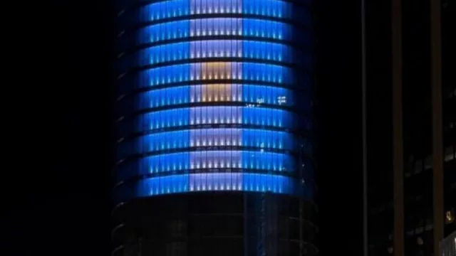 Banco Macro recibe a los campeones (con la bandera más grande de Argentina)