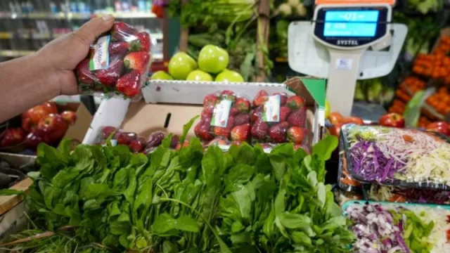 En góndola un consumidor pagó $ 3,5 por algo que el productor cobró $ 1 (el IPOD de enero aumentó respecto a 2022)