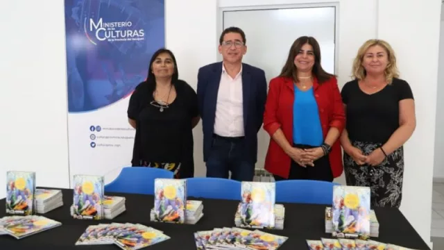 La empresa Pan American Energy donó a la provincia 125 libros sobre la obra de Borges