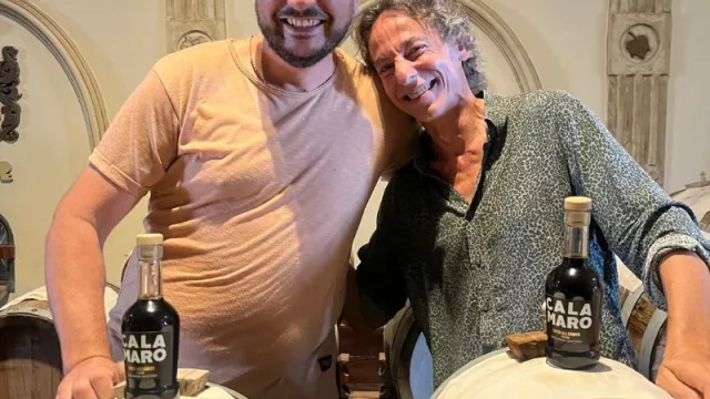 ¿Se puede mezclar el rock y la cocina? ¡Claro! Calamaro se largó a producir su aceite de oliva y aceto balsámico en Laur