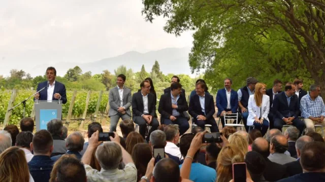 Economías regionales piden actualizar el "dólar agro" porque el oficial ya se acerca a $300