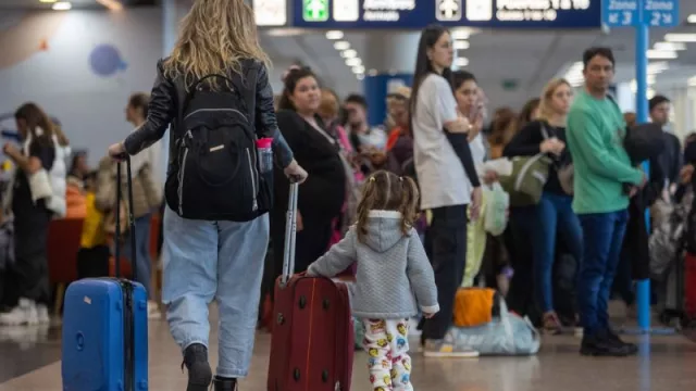 Argentina alcanza récord histórico de visitantes extranjeros y retoma el superávit en su balanza turística