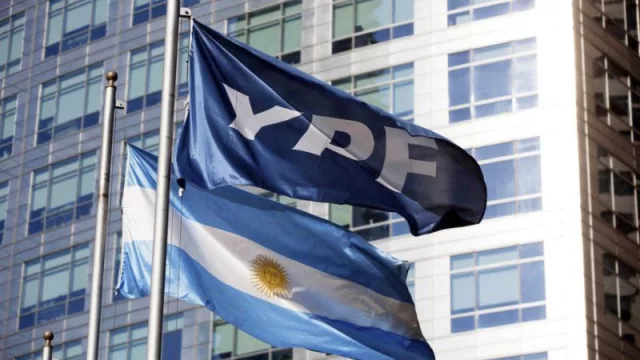 YPF reabre la emisión de bonos que pagan intereses y capital en dólares: cuánto busca recaudar