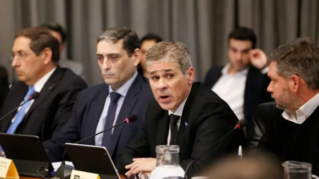 El titular de YPF defendió el régimen de promoción del gas natural licuado