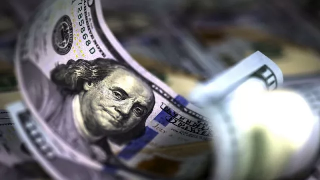 El Gobierno unificó los impuestos sobre el dólar oficial: a cuánto ascienden desde hoy