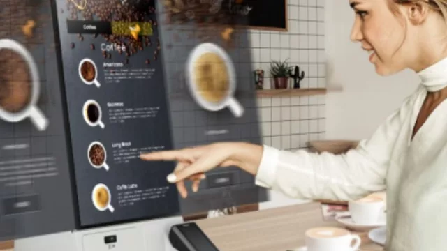 Kiosk, la pantalla de Samsung que atiende tu negocio por vos (incluye pagos sin contacto)