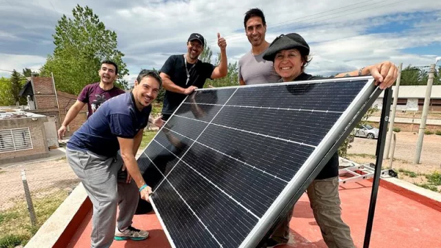 Instalaron paneles solares en la Asociación Civil Pensar (la actividad estuvo a cargo de integrantes del Voluntariado del BPN)
