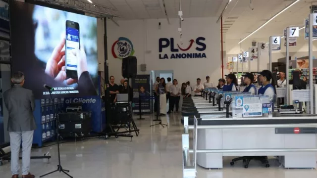 La cadena de supermercados La Anónima inauguró una nueva sucursal en Centenario (con planes de desarrollo y compromiso con la producción local)