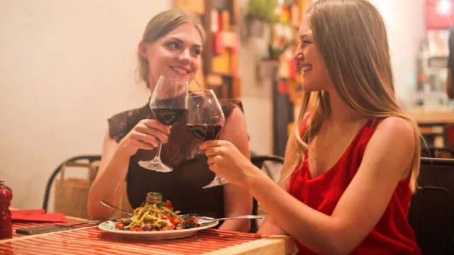 Maridaje sublime: llega una nueva jornada de Vinos y Pastas en Terrazas del Apart Hotel Illia 121