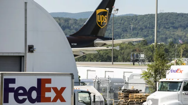 Histórico: UPS le saca a FedEx uno de sus contratos más emblemáticos