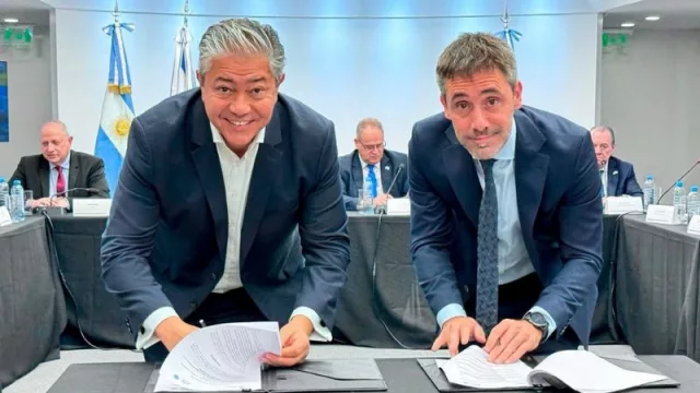 Figueroa firma convenio para plan maestro de recursos hídricos junto al CFI y Mekorot