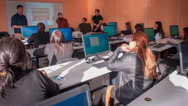 Cutral Co y UTN firman un acuerdo de capacitación para los empleados municipales