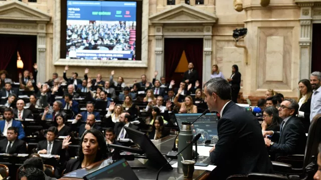Diputados aprobó la Ley Bases, pero un artículo central aún sigue en duda