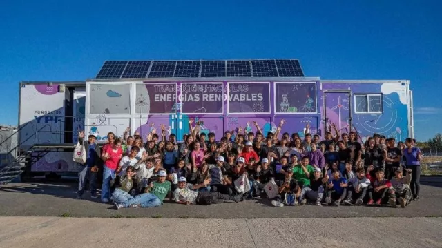 Llegó a Neuquén el aula de energías renovables de la Fundación YPF