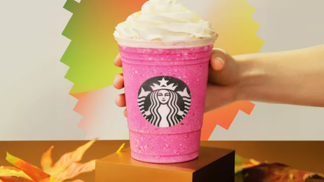 Retro Pink, la nueva bebida de Starbucks para esta temporada llega a Neuquén (crema, vainilla y Dragon Fruit en su interior)