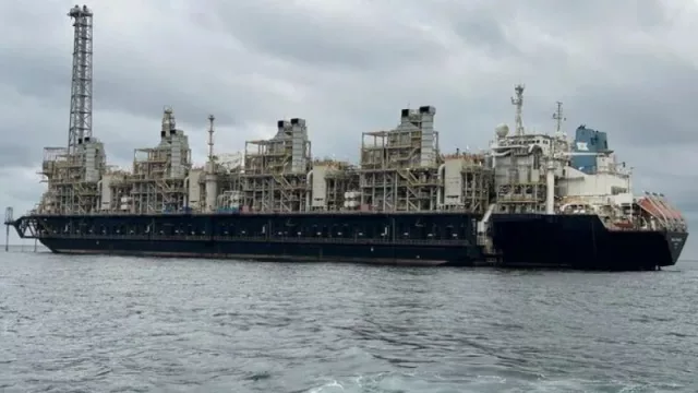 PAE trae a la Argentina un barco flotante para exportar gas natural licuado