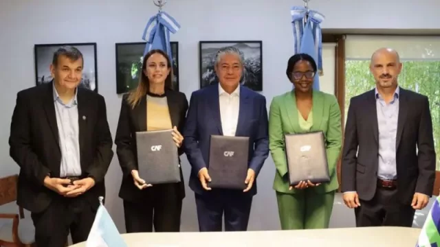 Neuquén recibe un crédito de 100 millones de dólares para obras de infraestructura