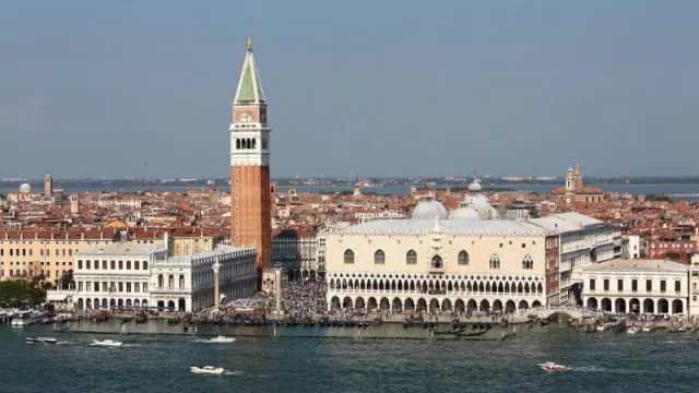 Venecia volverá a cobrar una tasa a los turistas en 2025 (y duplicará su precio hasta los 10 euros)