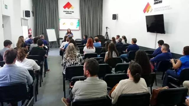 Capacitan a pymes neuquinas para mitigar las emisiones de carbono