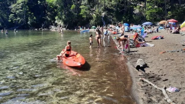 Disparidad en el movimiento de reservas entre los Hoteles de Villa La Angostura para la temporada de verano 2025