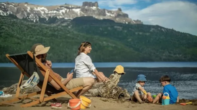 Neuquén en la escena internacional del turismo: un destino de aventura, naturaleza y paleontología en Fitur 2025