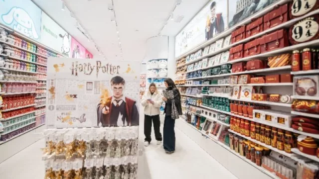 Miniso inaugura su tienda en el CC Bonaire, paralizada tras la DANA de Valencia