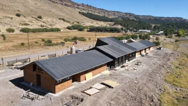 Avanza la construcción de la hostería en Manzano Amargo (una obra clave para el turismo en el norte neuquino)