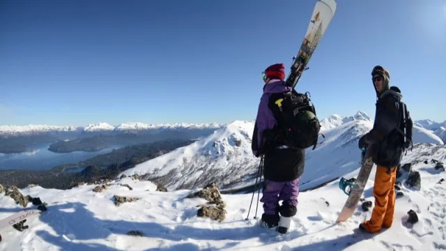 ¿Cuánto costará esquiar este invierno en Cerro Bayo? (Descubrí todos los precios y promociones para no quedarte afuera)