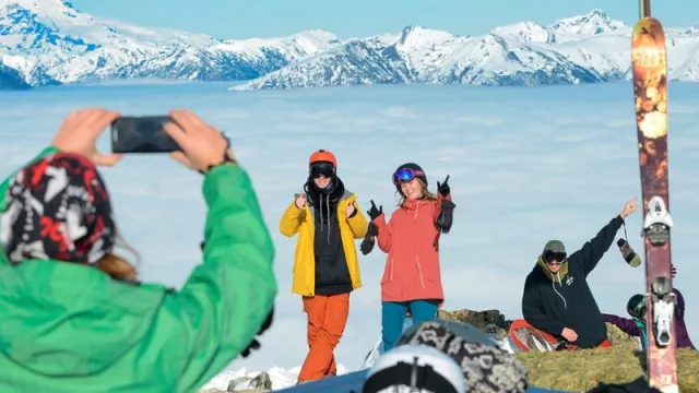 Últimos días para aprovechar la preventa en Cerro Bayo: pases, equipos y más en cuotas sin interés