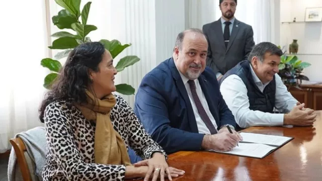 BPN fortalece el acceso a la educación con un aporte millonario al programa de becas provincial
