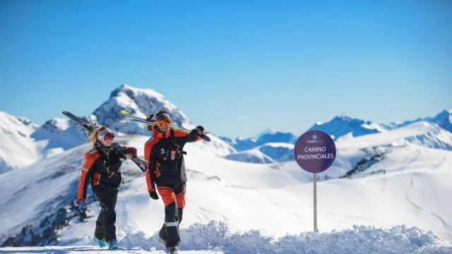 Cerro Bayo abre su temporada 2025 con nieve fresca (propuestas para todos y una fuerte apuesta familiar)