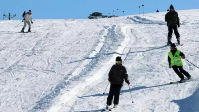 Comienza la temporada invernal en el Parque de Nieve Batea Mahuida