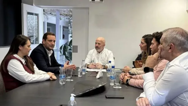 Jóvenes neuquinos inician entrenamiento laboral en transporte de cargas peligrosas