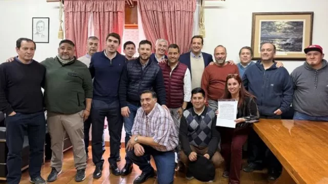 Acuerdo histórico garantiza la continuidad laboral de 200 trabajadores en el centro de esquí Chapelco