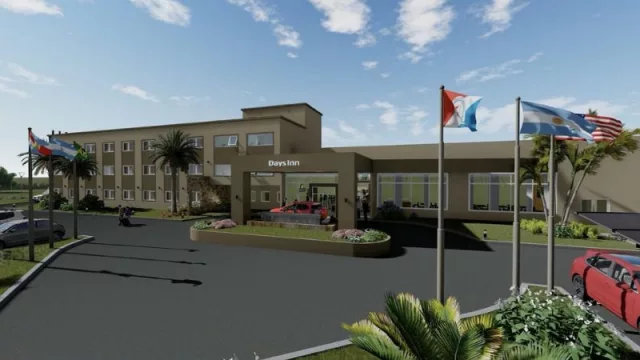 Bandera a cuadros para el lanzamiento de la construcción del hotel Days Inn en Concepción del Uruguay