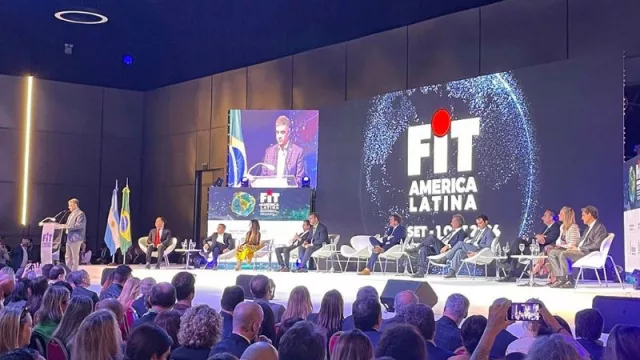 Villa Pehuenia presentó su calendario anual de eventos en la FIT 2025