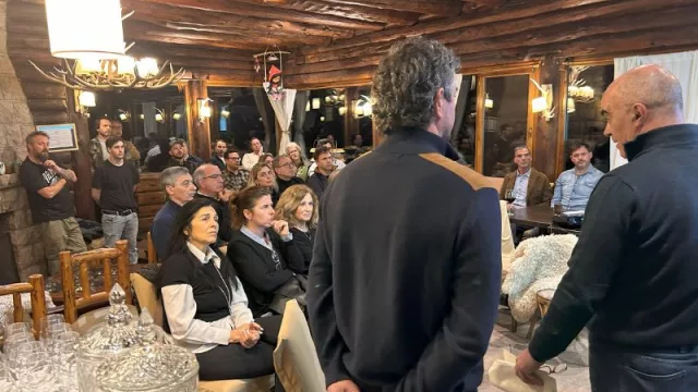 Empresarios hoteleros y gastronómicos de San Martín de los Andes acordaron medidas colectivas en un encuentro sectorial