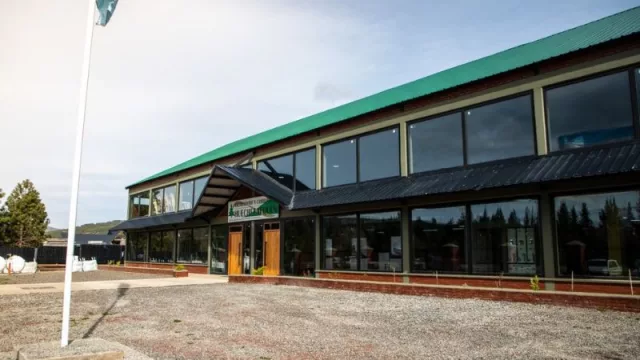 Corralón Huechulafquen inauguró su nuevo espacio sobre la Ruta 40 y amplía su presencia en la región