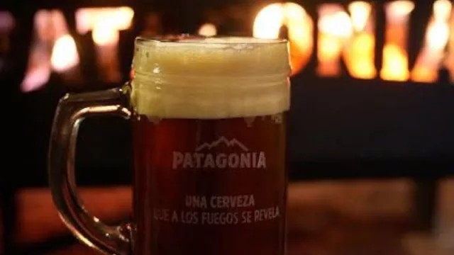 El Refugio de Cerveza Patagonia de Posadas celebra su primer aniversario con un histórico ritual para caramelizar la cerveza