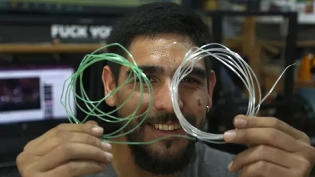 Del descarte al diseño: un emprendedor neuquino transforma residuos en tecnología