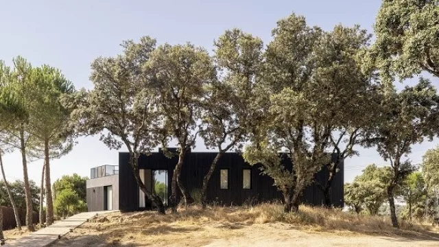 Viviendas y alojamientos turísticos en tiempo récord: la solución modular de ROOM2030 para el boom del norte de España