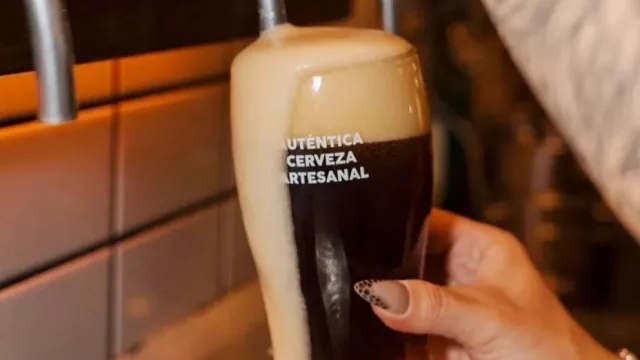 Vinos y cervezas artesanales protagonizan una experiencia gastronómica en pleno centro de Neuquén