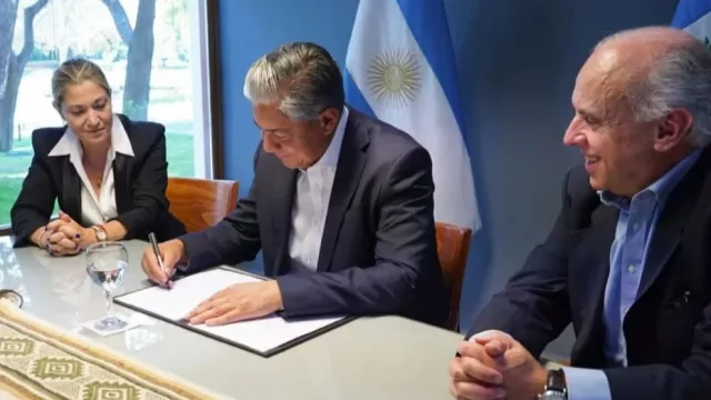 Empresas petroleras aportarán más de US$ 400 mil para becas y empleo en Neuquén