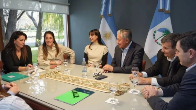 Neuquén entregó una escritura clave a una PyME industrial que apuesta por expandirse tras un incendio