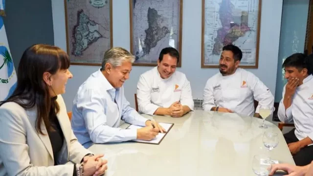 Neuquén impulsa la gastronomía regional con un acuerdo entre el Gobierno y chefs embajadores