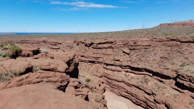 Villa El Chocón propone una jornada de cicloturismo y trekking entre paisajes únicos