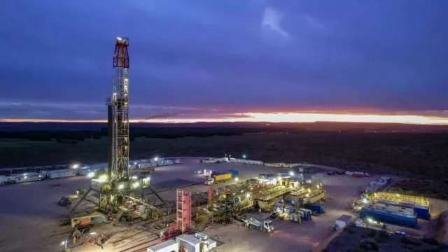 Vaca Muerta lo hizo de nuevo: llevó la producción de petróleo a un récord histórico en Argentina