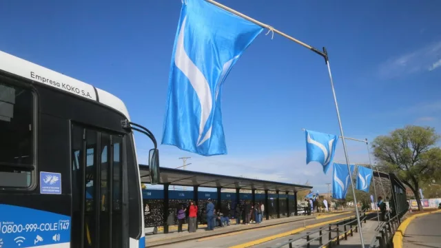 Neuquén renovó por completo el Metrobús con nuevas garitas e iluminación LED